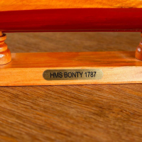 Корабль сувенирный большой &laquo;Крамбол&raquo;, борта светлое дерево, паруса белые, микс 57&times;9&times;49см