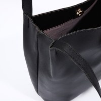 Сумка женская тоут на клапане, цвет чёрный Сумка женская тоут на клапане, цвет чёрный