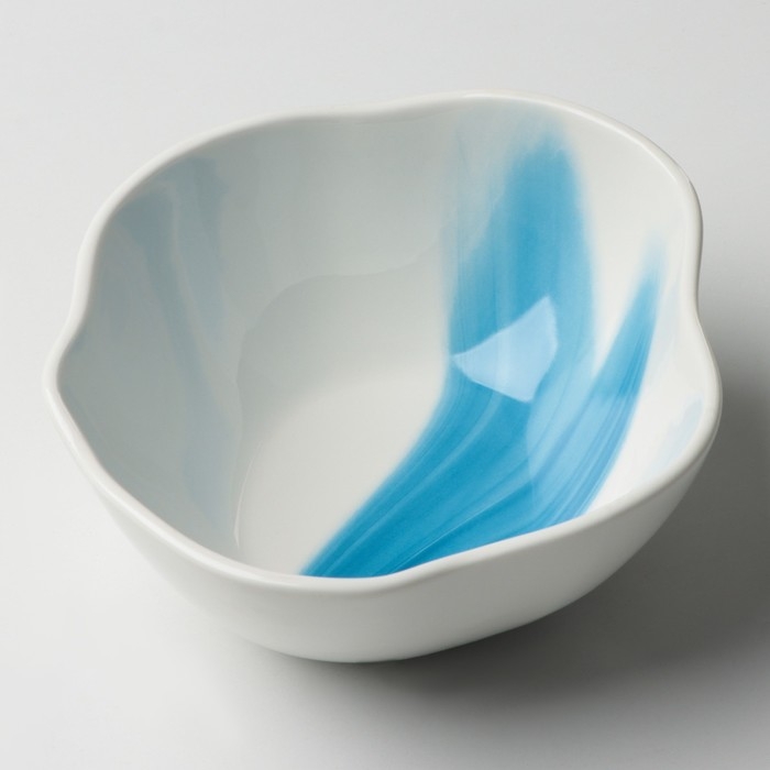 Салатник керамический неровный край &laquo;Разводы&raquo;, 600 мл, 17 см, цвет белый