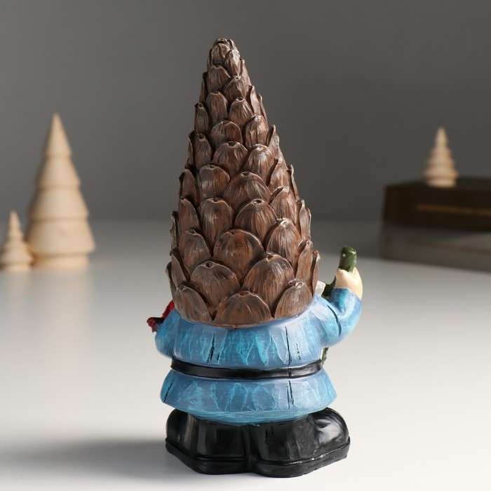 Сувенир полистоун "Дед Мороз в колпаке-шишке, с еловой веточкой и птичкой" 9х10х19,5 см