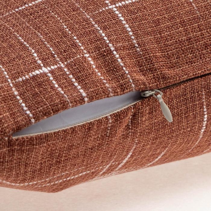 Наволочка декоративная Этель «Классика», цвет коричневый, 43*43 см, 100% п/э Наволочка декоративная Этель «Классика», цвет коричневый, 43*43 см, 100% п/э