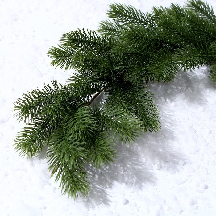 Декор &laquo;Ветвь молодой ели&raquo;