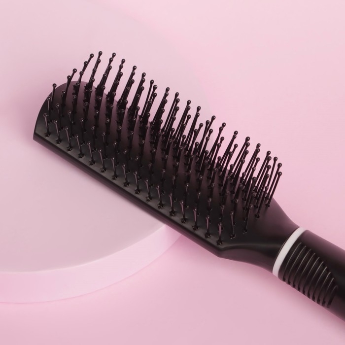 Расчёска массажная, 3,8 × 23,2 см, цвет чёрный/белый Расчёска массажная, 3,8 × 23,2 см, цвет чёрный/белый
