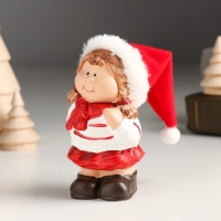 Сувенир керамика "Малышка в красном колпаке и шарфике" 5х4х14,2 см Сувенир керамика "Малышка в красном колпаке и шарфике" 5х4х14,2 см