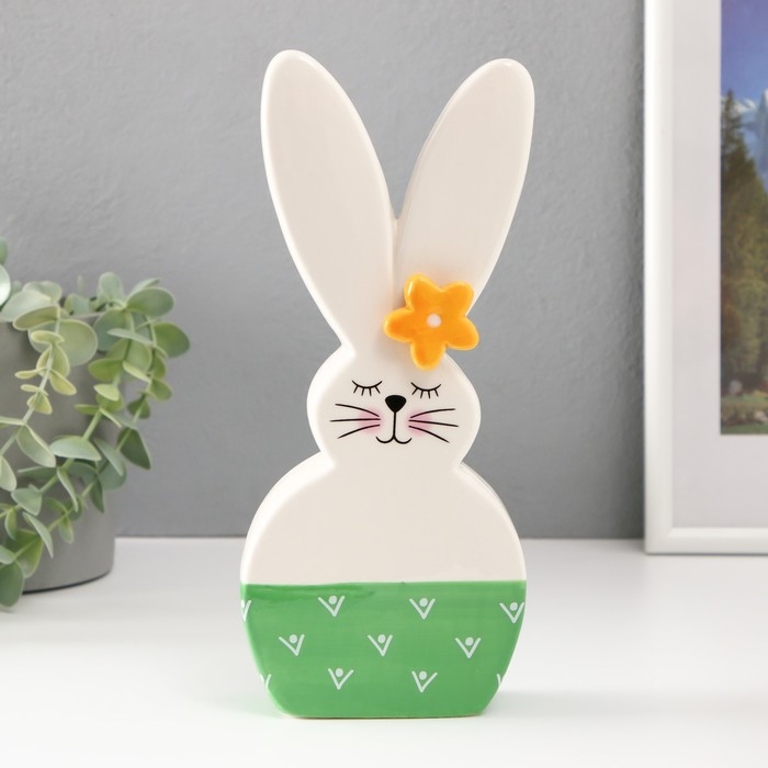 Сувенир керамика Сувенир керамика "Зайка спящий, с ромашкой на ухе" бело-зелёный 10,4х4,3х23,7 см