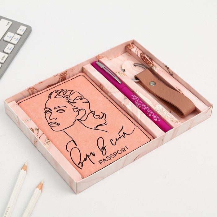 Подарочный набор &laquo;С 8 Марта&raquo;: обложка для паспорта ПВХ, брелок и ручка пластик