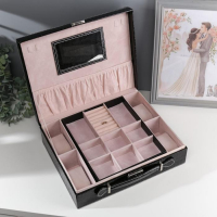 Шкатулка кожзам под часы 4 отделения и бижутерию "Чёрный чемоданчик" 9х32,5х26 см Шкатулка кожзам под часы 4 отделения и бижутерию "Чёрный чемоданчик" 9х32,5х26 см