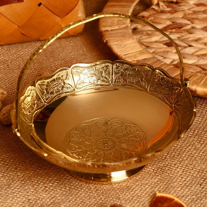 Блюдо латунь "Корзинка с сердечками" 15х15х5,5 см