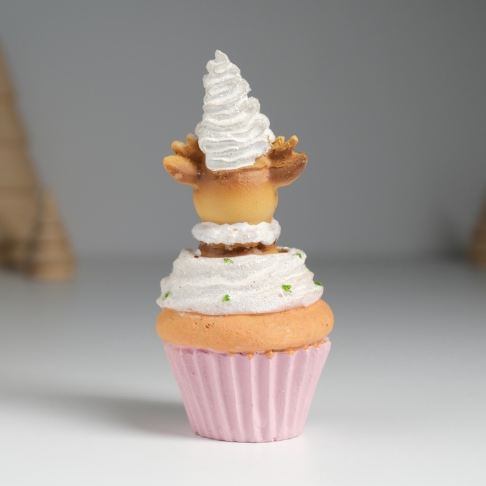 Сувенир полистоун "Олень в кексике" 5х5х11 см