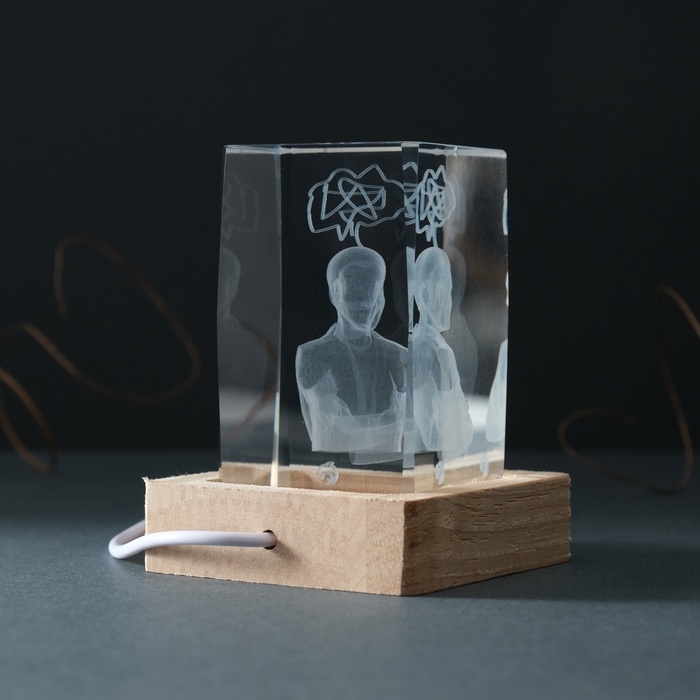 Сувенир стекло подсветка Сувенир стекло подсветка "Прямоугольник. Мыслитель" подставка дерево, USB 7х7х10