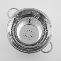 Дуршлаг из нержавеющей стали Доляна «Индия», 3,5 л, d=28 см, на ножке, две ручки Дуршлаг из нержавеющей стали Доляна «Индия», 3,5 л, d=28 см, на ножке, две ручки