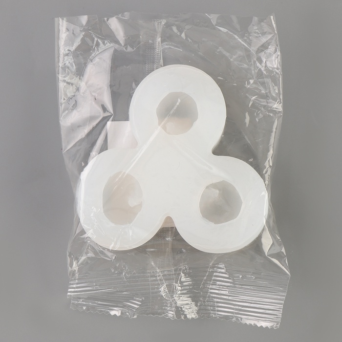 Молд силиконовый «Пельмени», 8 × 8 × 2,4 см Молд силиконовый «Пельмени», 8 × 8 × 2,4 см