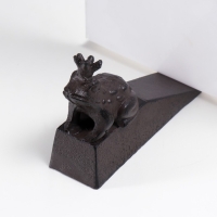 Стоппер дверной чугун "Принцесса-лягушка" 10х5х14 см Стоппер дверной чугун "Принцесса-лягушка" 10х5х14 см