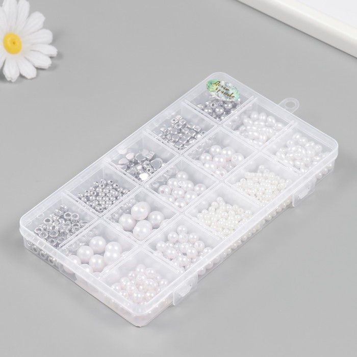 Бусины в шкатулке "Белый перламутр и серебро" 15 делений 10х17,5х2 ссм