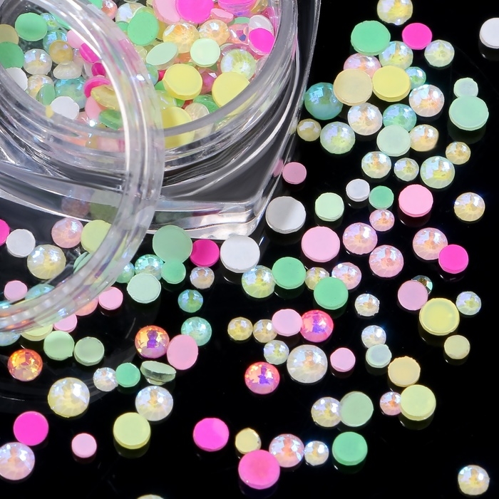 Стразы для декора ногтей «NEON», разноразмерные, светятся в темноте, разноцветные Стразы для декора ногтей «NEON», разноразмерные, светятся в темноте, разноцветные