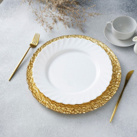 Тарелка стеклянная подстановочная Magistro «Кринкл», d=33 см, цвет золотой Тарелка стеклянная подстановочная Magistro «Кринкл», d=33 см, цвет золотой