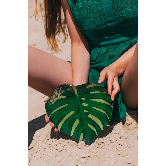 Блюдо стеклянное сервировочное Доляна «Монстера», 21×21 см, цвет зелёный Блюдо стеклянное сервировочное Доляна «Монстера», 21×21 см, цвет зелёный