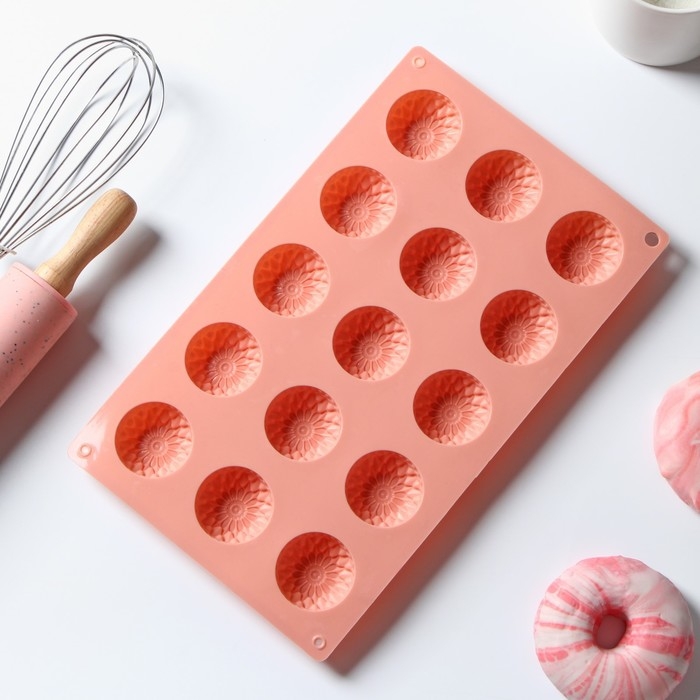Форма для конфет и шоколада Доляна &laquo;Хризантема&raquo;, силикон, 30&times;18&times;2 см, 15 ячеек, цвет персиковый