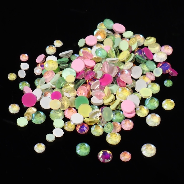 Стразы для декора ногтей «NEON», разноразмерные, светятся в темноте, разноцветные Стразы для декора ногтей «NEON», разноразмерные, светятся в темноте, разноцветные