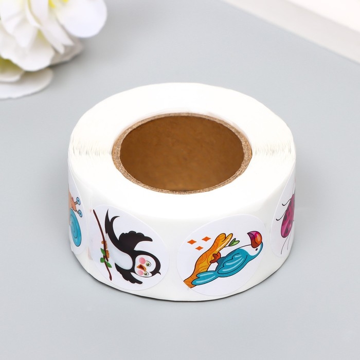 Наклейка бумага Наклейка бумага "Милые создания" d=2,5 см 500 шт в рулоне 3х6х6 см