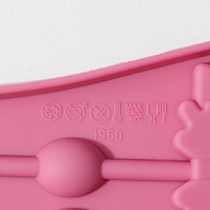 Форма для леденцов Доляна &laquo;Звери&raquo;, силикон, 27,5&times;16,5 см, 6 ячеек (6,4&times;6,4), с палочками, цвет МИКС