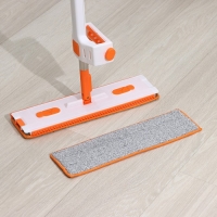 Швабра с отжимом, водосгоном и щёткой Raccoon, 2 насадки из микрофибры 42&times;11,5 см, стальная ручка 134 см