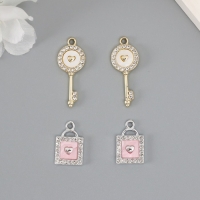 Декор для творчества металл, стразы "Ключик и замочек с сердцем" набор 2 шт 2,2х1,2 см Декор для творчества металл, стразы "Ключик и замочек с сердцем" набор 2 шт 2,2х1,2 см