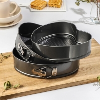 Набор форм для выпечки разъёмных Доляна &laquo;Элин. Сердце&raquo;, 3 предмета: 23/25/29&times;6 см, антипригарное покрытие, цвет чёрный