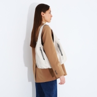 Сумка-мешок на молнии, 3 наружных кармана, цвет молочный Сумка-мешок на молнии, 3 наружных кармана, цвет молочный