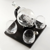 Мини-Бар Путешествия, на подставке, штоф - 1000 мл, бокалы - 250 мл, 21 х 21 х 20,5 см Мини-Бар Путешествия, на подставке, штоф - 1000 мл, бокалы - 250 мл, 21 х 21 х 20,5 см