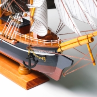 Корабль сувенирный большой &laquo;Трёхмачтовый&raquo;, борта светлое дерево, паруса белые, 59 х 10 х 49 см