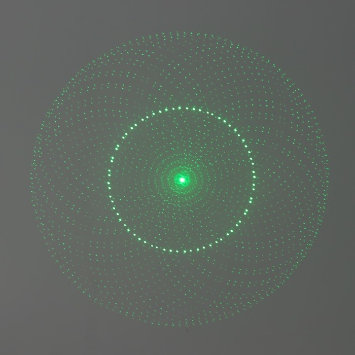 Указка лазерная 4 + 1 насадки от 2 х ААА 7,7х21 см Указка лазерная 4 + 1 насадки от 2 х ААА 7,7х21 см