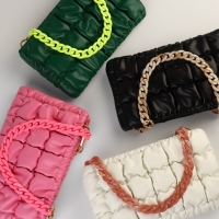 Цепочка для сумки, пластиковая, с карабинами, 23 &times; 17 мм, 68 см, цвет неоновый жёлтый/золотой