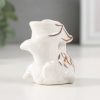 Сувенир керамика подставка д/зубочисток "Белая рыбка" с золотом 5,2х4х5,5 см Сувенир керамика подставка д/зубочисток "Белая рыбка" с золотом 5,2х4х5,5 см