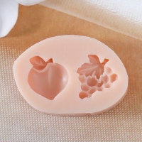 Молд силиконовый "Персик и виноград" 1,6х2х0,5, 1,7х2х0,5 см Молд силиконовый "Персик и виноград" 1,6х2х0,5, 1,7х2х0,5 см