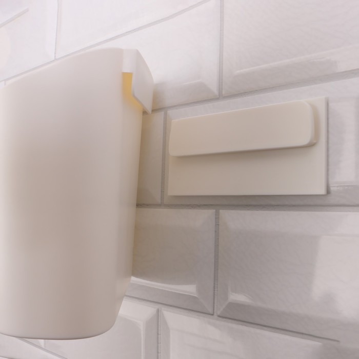 Органайзер для хранения &laquo;Нежность&raquo;, навесной, 4 секции, с клеевой основой, 26,8 &times; 16,2 см, цвет белый