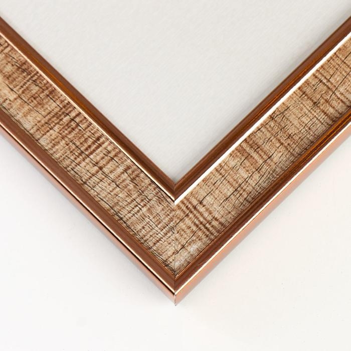 Фоторамка пластик 13х18 см Фоторамка пластик 13х18 см "Рисунок древесины" с медной обводкой 21,5х16,5 см