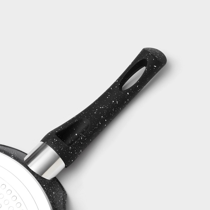 Сковорода блинная Magistro Dark, d=22 см, ручка soft-touch, антипригарное покрытие, индукция, цвет чёрный Сковорода блинная Magistro Dark, d=22 см, ручка soft-touch, антипригарное покрытие, индукция, цвет чёрный