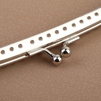 Фермуар пришивной &laquo;Полукруг&raquo;, с креплениями, 20 &times; 7,5 см, цвет серебряный