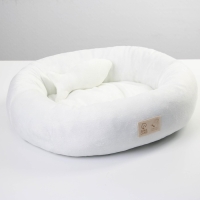 Лежанка с рыбкой, 45х35х11 см, молочная Лежанка с рыбкой, 45х35х11 см, молочная