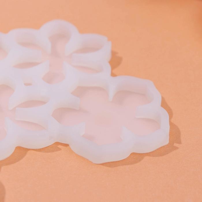 Форма для леденцов &laquo;Цветочки&raquo;, силикон, 14&times;12&times;0,7 см, 6 ячеек, цвет белый