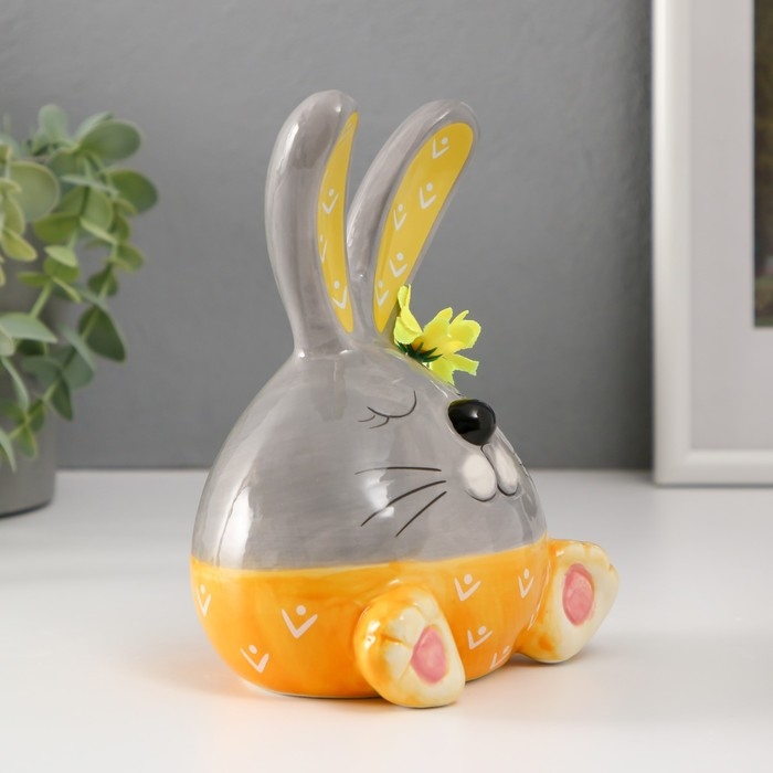 Сувенир керамика Сувенир керамика "Зайчонок в шортах, с цветочком на ухе" серо-жёлтый 11,2х9,5х15,6 см