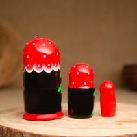 Матрёшка 3-х кукольная "Маша" с божьей коровкой, 11см, ручная роспись.