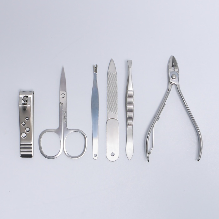 Набор маникюрный &laquo;Рептилия&raquo;, 6 предметов, в футляре, цвет красный