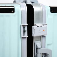 Чемодан средний 55 л (M), отдел на молнии, 2 кодовых замка, 4 колеса, крючок, цвет голубой