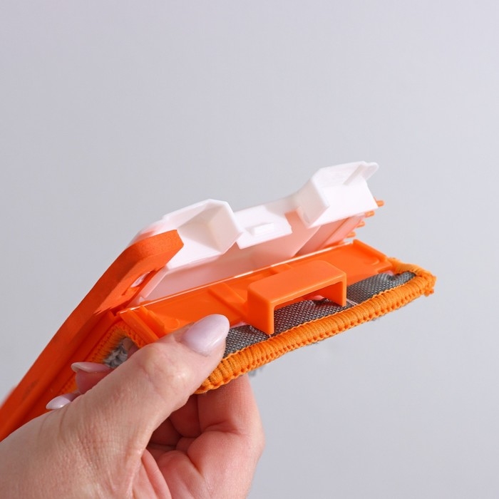 Швабра с отжимом, водосгоном и щёткой Raccoon, 2 насадки из микрофибры 50&times;11 см, стальная ручка 141 см