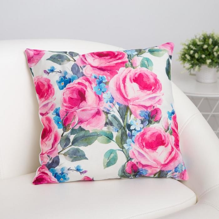Наволочка декоративная Этель &laquo;Цветы&raquo; 40х40 см, 100% п/э
