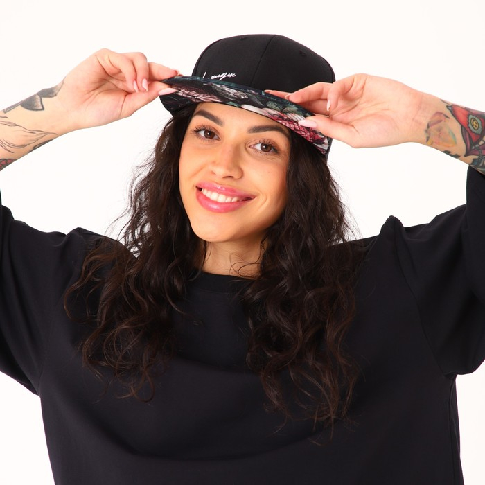 Кепка женская с прямым козырьком Be unique, цвет чёрный р-р 56 Кепка женская с прямым козырьком Be unique, цвет чёрный р-р 56