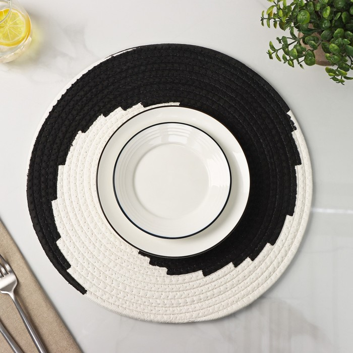 Салфетка сервировочная на стол Доляна «Гипноз», d=38 см, цвет чёрно-белый Салфетка сервировочная на стол Доляна «Гипноз», d=38 см, цвет чёрно-белый