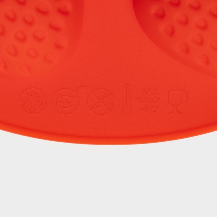 Форма для выпечки Доляна &laquo;Клубника&raquo;, силикон, 19&times;11&times;1,5 см, 6 ячеек (4&times;3,5 см), цвет красный